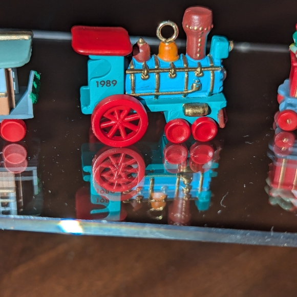 1990 Hallmark  Collectors Series Mini Keepsake Ornament Trains - Picture 6 of 11